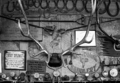 web2000_adiamond-20170421_uot_thompsonsaddlemakers_184127