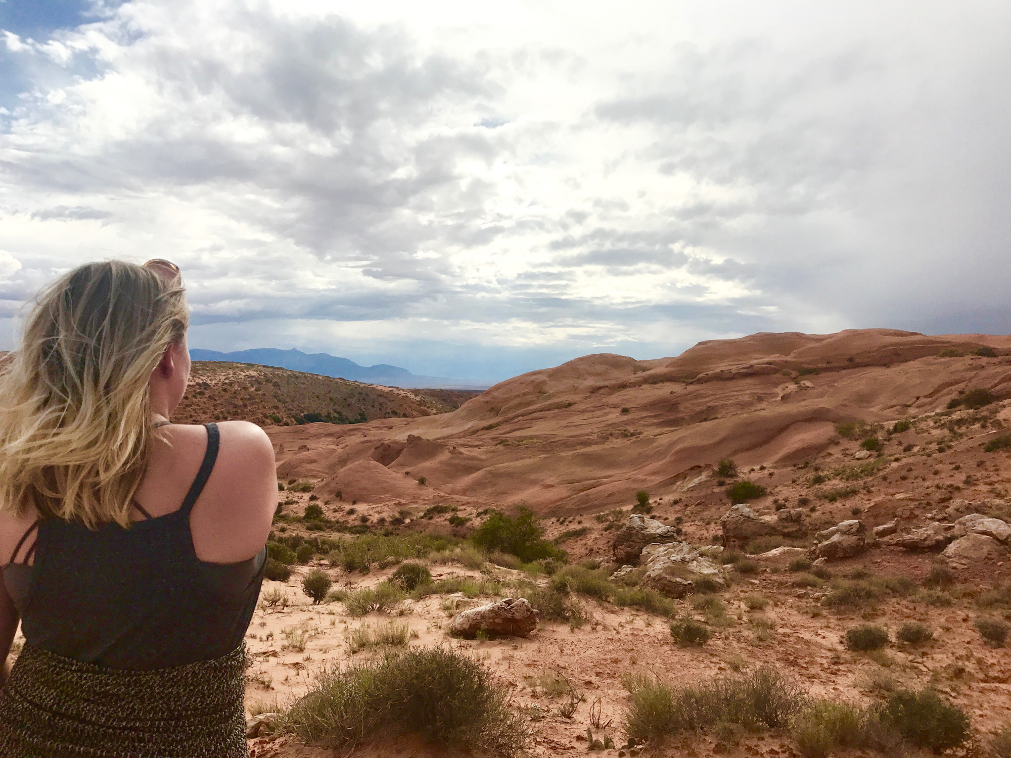 web2000_lindycallahan_roost_hikingin2