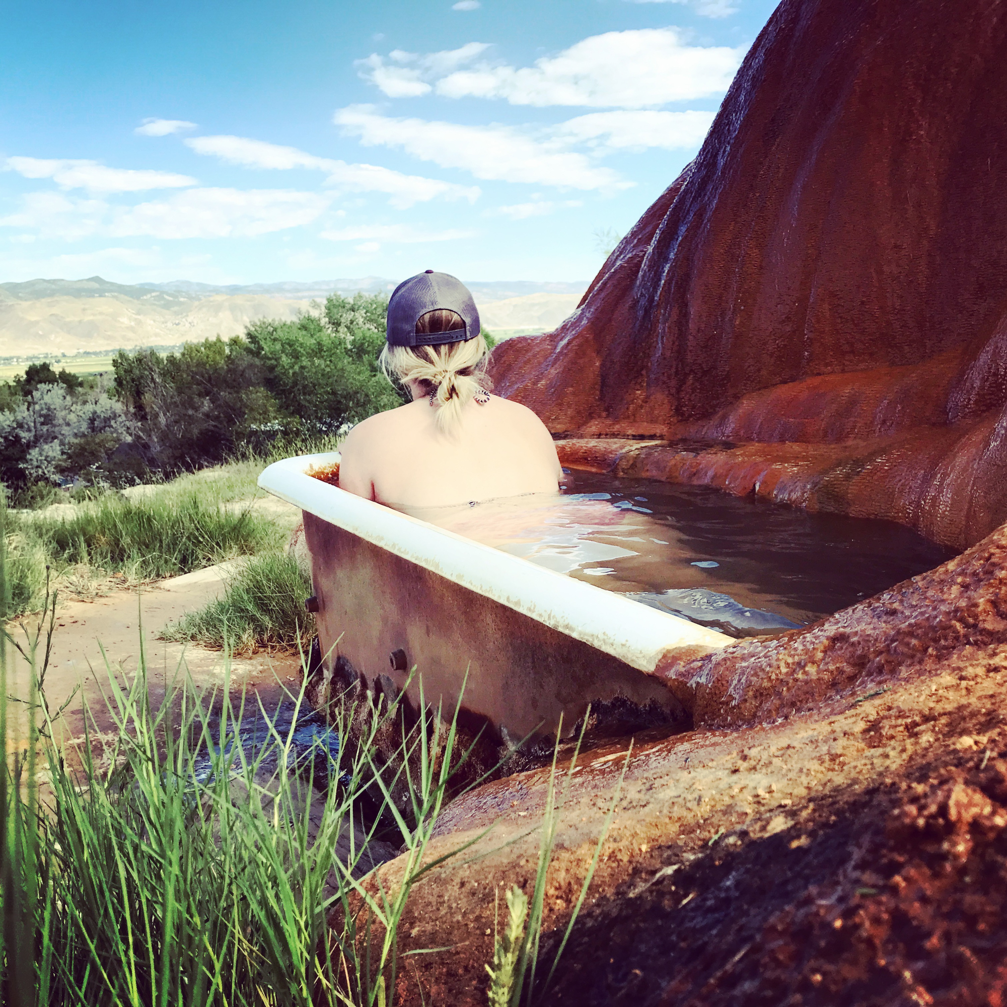 web2000_lindycallahan_roost_mystichotsprings2