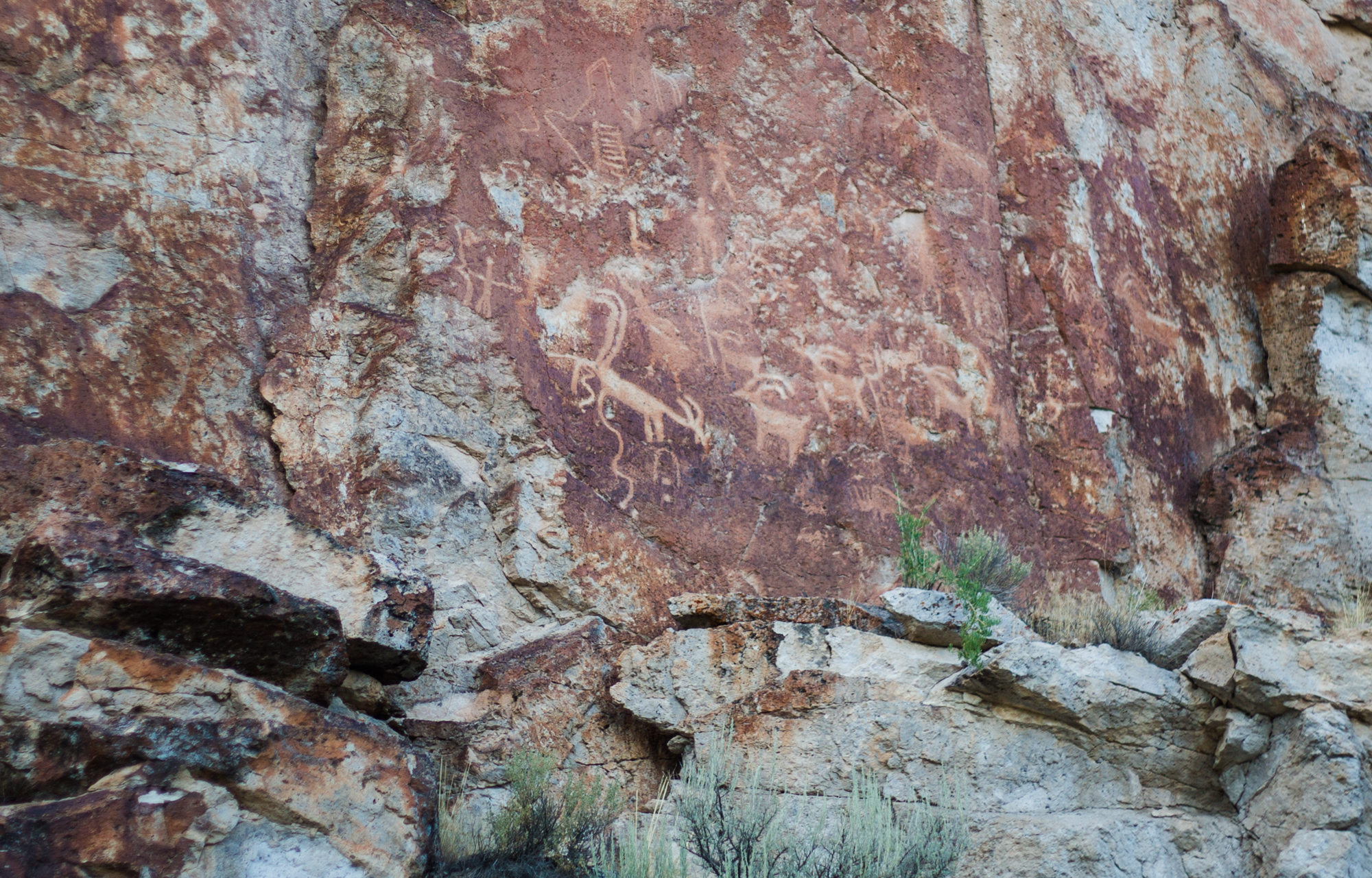 Petroglyphs and pictographs at Fremont State Park give glimpses of the past. 