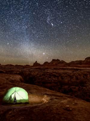web2000_stock_canyonlands_tent