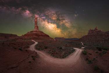 Dark-Sky_South_Mexican-Hat_Castle-Butte_Zajac-Marcin_2023_Valley-Of-The-Gods