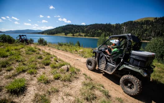 The Arapeen OHV trail beckons with an extensive network of terrain from towering pines to sweeping desert vistas.