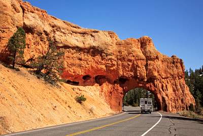 Scenic-Byway-12_Bryce-Canyon_Red-Rock-Tunnel_Greenwood-Steve_2008