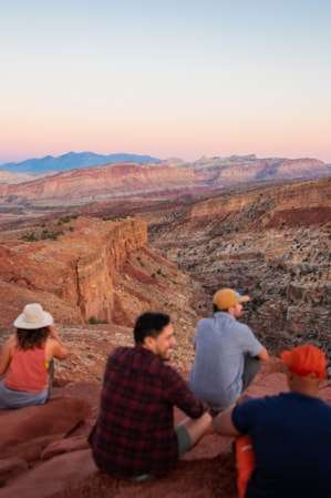 Capitol-Reef-National-Park_Hiking_Overlook_2022