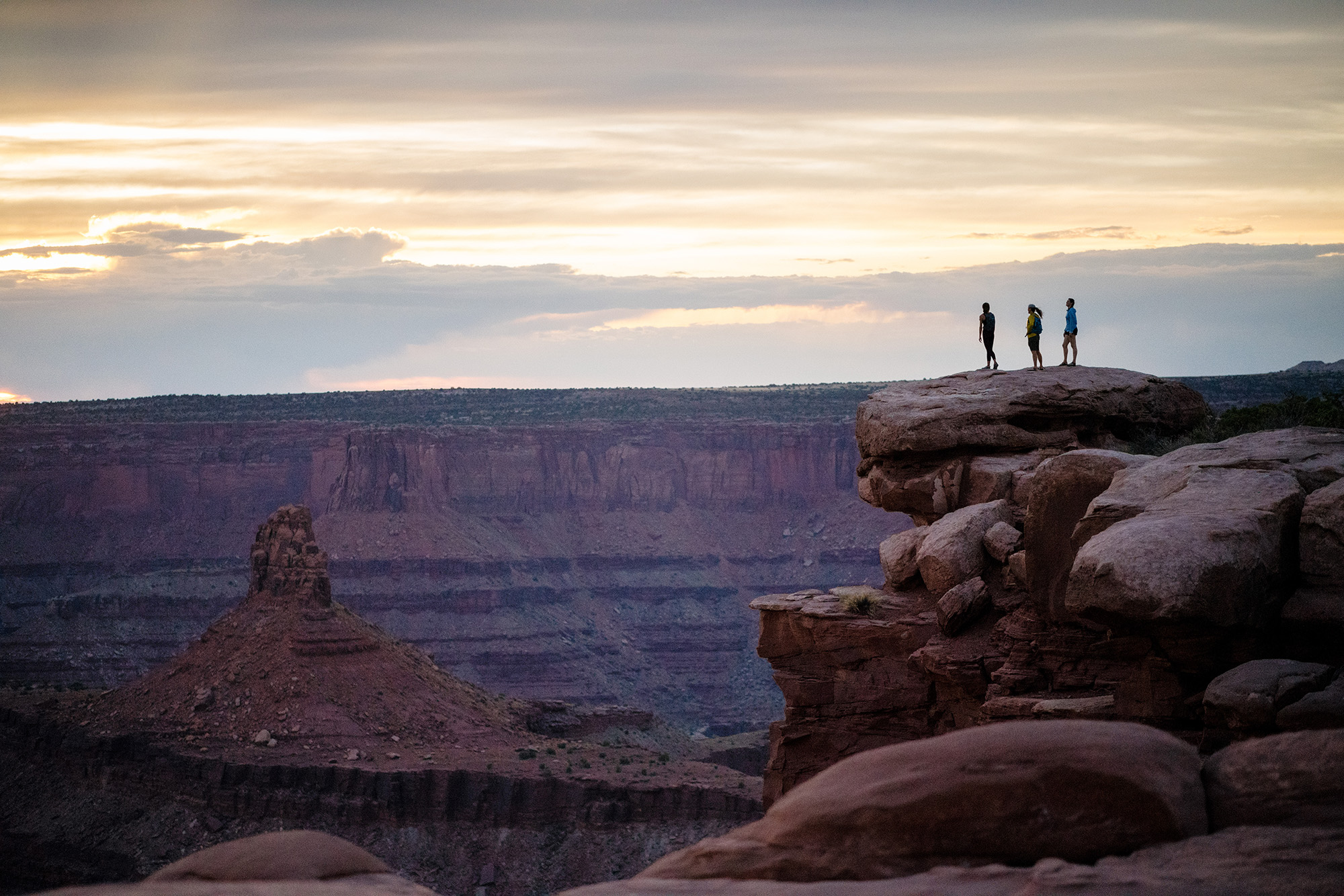 NUtrains_moab-dead-horse-point_desert-rocks-women_austen-diamond-2019