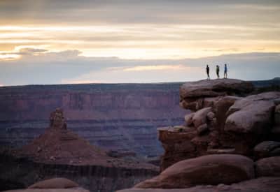 NUtrains_moab-dead-horse-point_desert-rocks-women_austen-diamond-2019