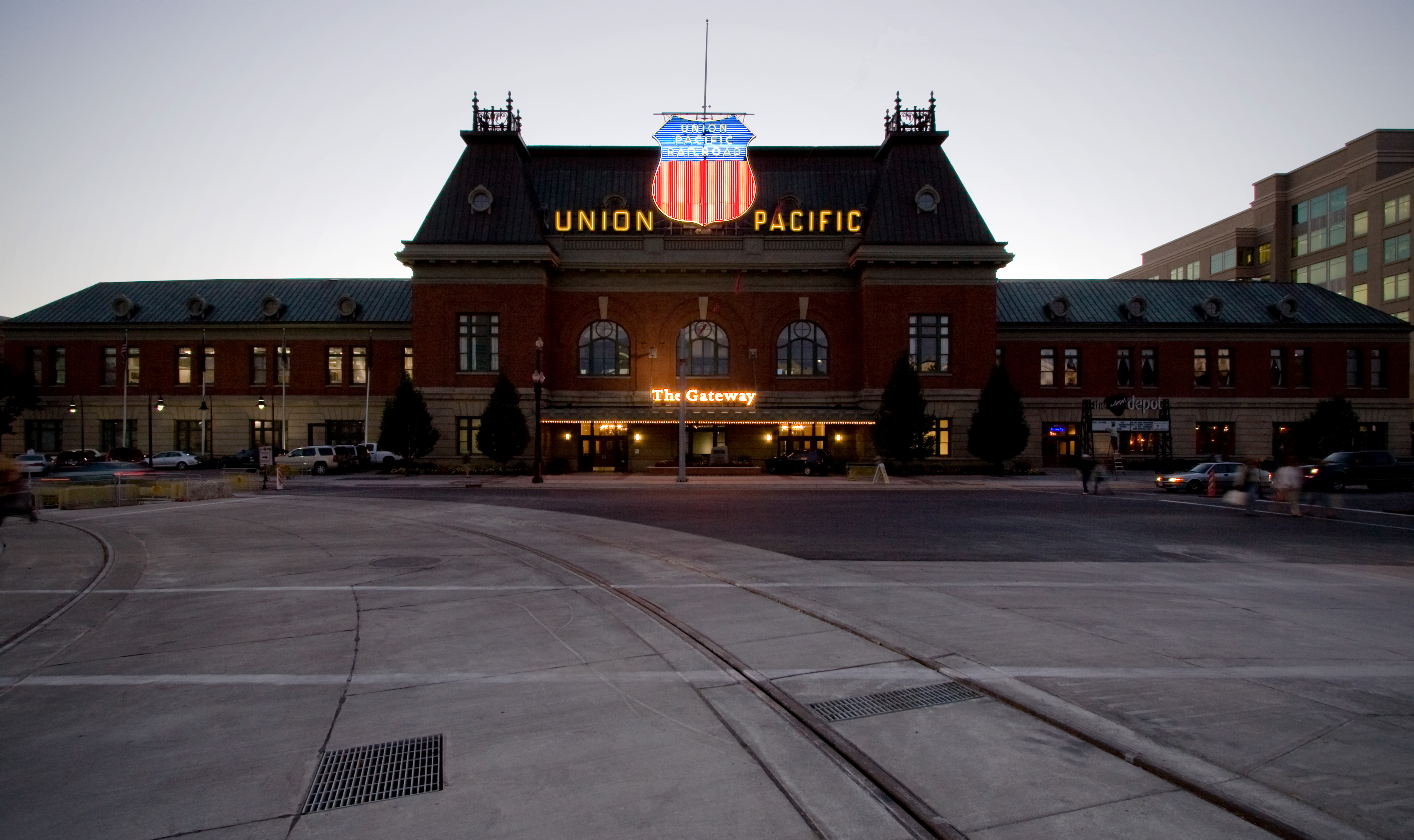 NUtrains_slc-union-pacific-station_downtown-gateway-depot-train_uot_2007