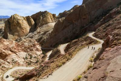 Bears-Ears-Bikepacking_Day-6_Capitol-Reef-Cedar-Mesa-Burr-Trail-Road-3_Salvas-Sandra_2020