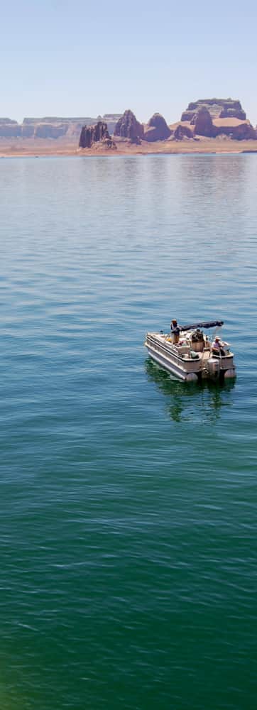 Lake-Powell_fishing_striperschool_Wayne-Gustaveson