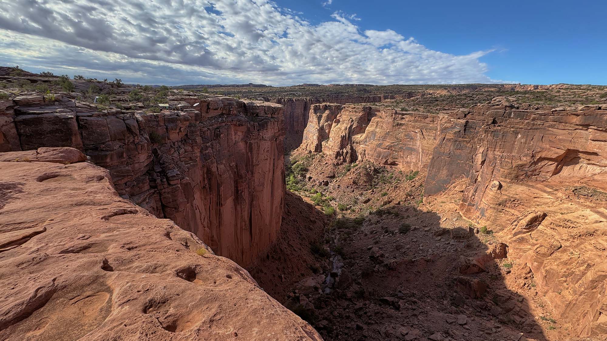 Rope Swing Moab will provide all your safety gear, including harnesses, helmets and gloves. All you’ll have to do is take a brave step off the ledge.