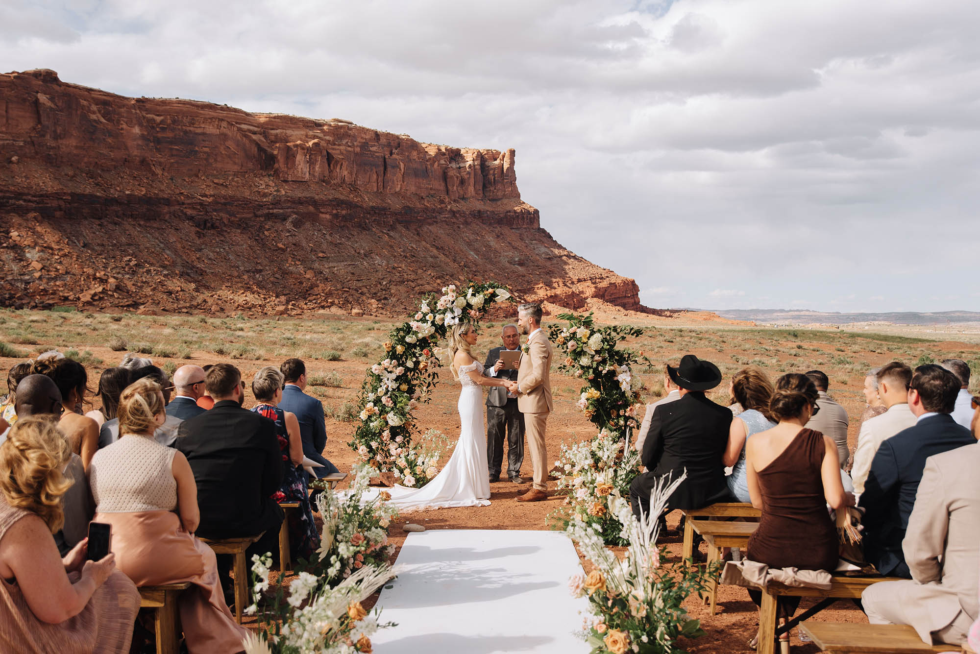 With 17 acres between Arches and Canyonlands, Red Earth is surrounded by open land and miles of stunning views in all directions.