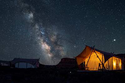 Under-Canvas_Glamping_Dark-Sky_Stargazing_Moab-3_Made-Bailey_2023
