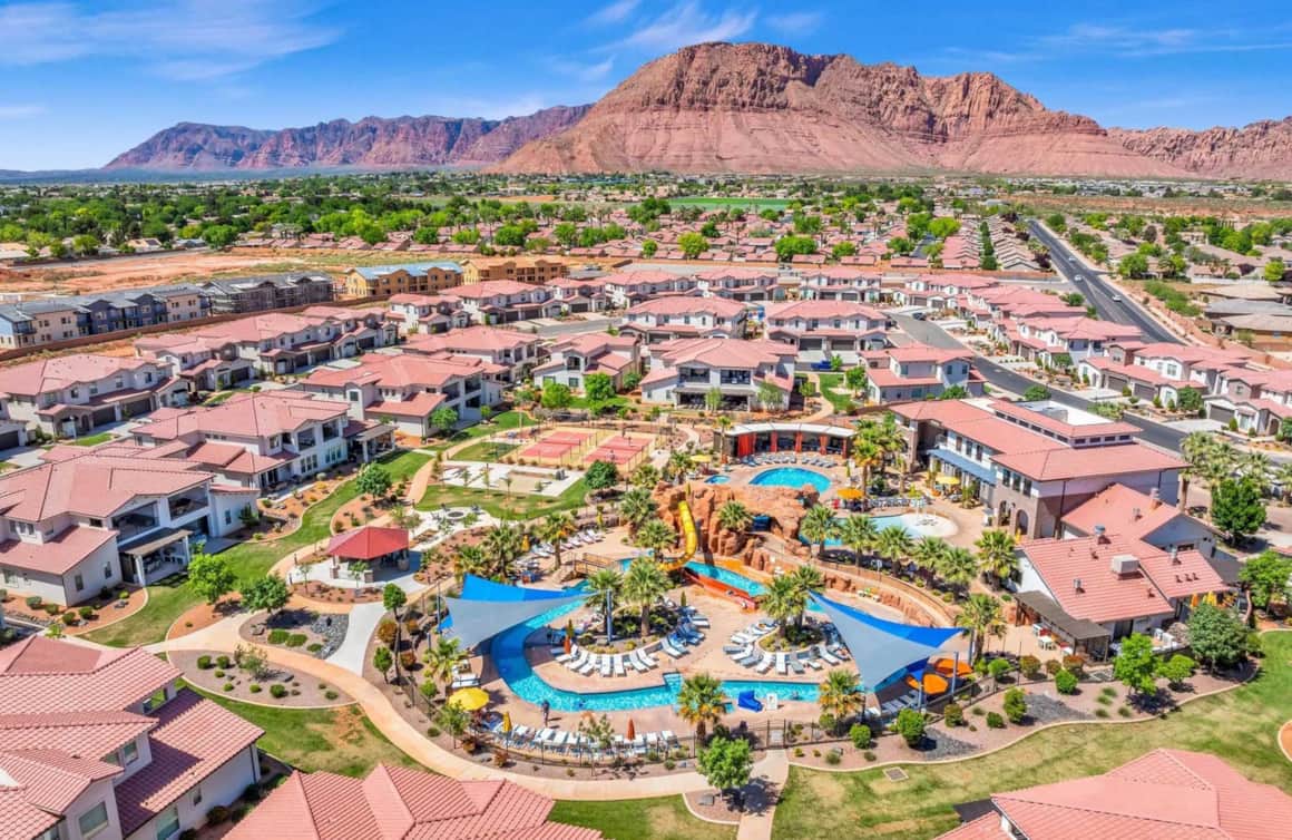 With two expansive pool areas, baby splash zones and deeper swimming areas, every family member finds their perfect spot to play and cool off at the Arcadia Resort.