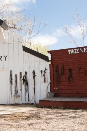 web2000_little-hollywood-museum-livery-stable-kcot
