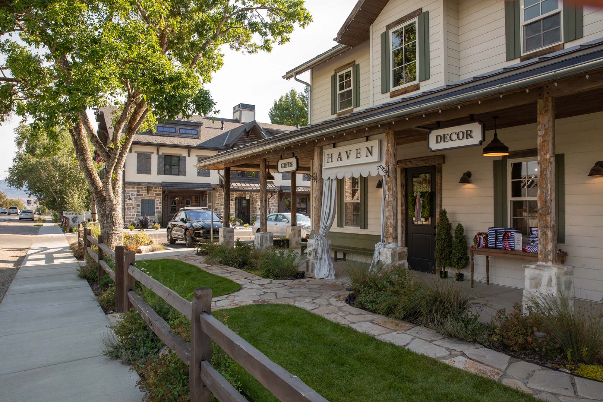 Stroll the Midway Boutique Trail, a walkable route showcasing the best of Midway’s local flavor and craftsmanship.