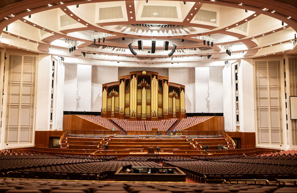 Begin your visit at the Conference Center, the main arrival point for visitors and the venue for the semiannual General Conference of The Church of Jesus Christ of Latter-day Saints.