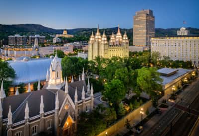 Temple Square brings together rich history, gorgeous gardens and architecture, and vivid art and culture in the center of downtown.