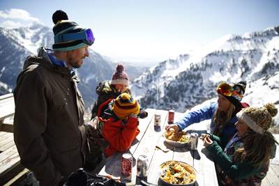 Ski-Resort_Sundance_Family-Eating_Marc-Piscotty_2016