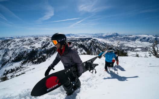 With more than 8,000 acres of terrain covered in 500 annual inches of powder, Pow Mow is a great place for experts to challenge themselves.