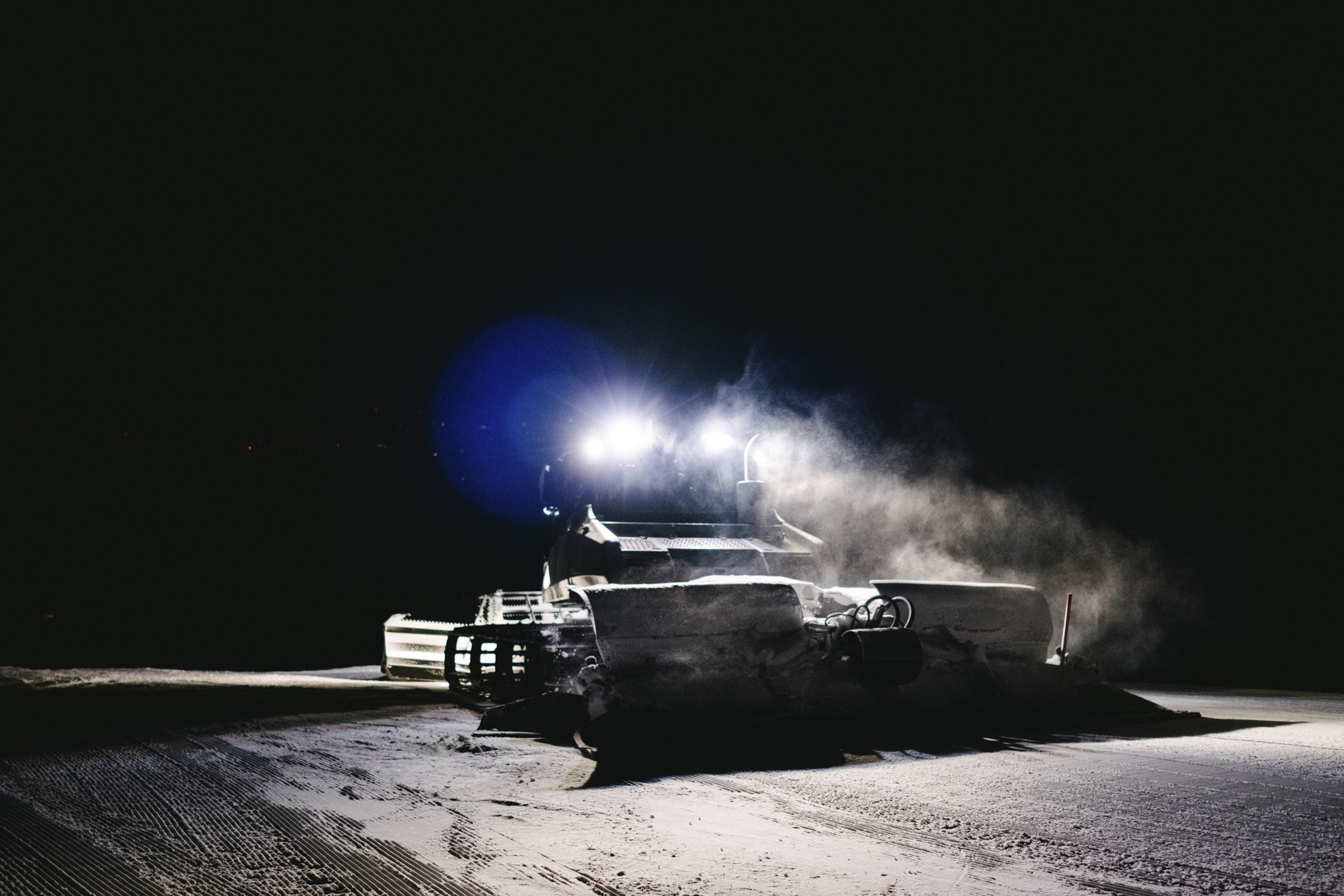Snowbasin_Night-Ski-Grooming_Diamond-Austin_2017_11