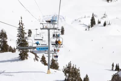 Want to maximize your ski day? Shorter, midweek lines at Snowbird mean more turns on the lift and more time enjoying the slopes.
