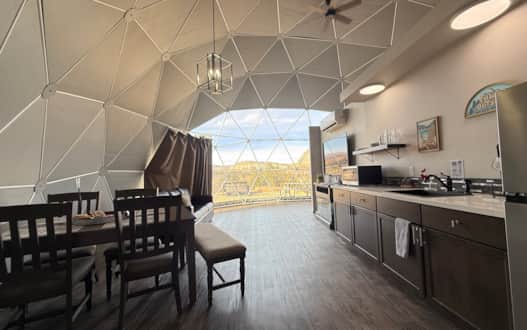 Bryce Glamp and Camp's location and amenities provide a luxurious stargazing experience.