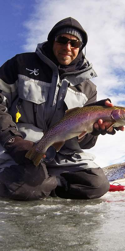 ice-fishing_rainbow-trout_flaming-gorge_mosley-ryan_2015