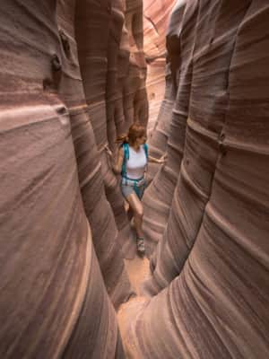 web2000_solo_woman_traveler_4-escalante-canyon