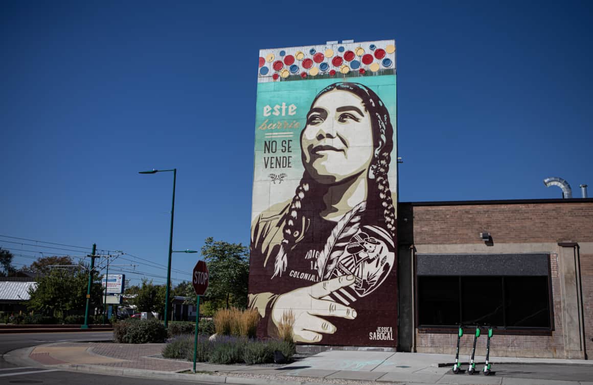 Este Barrio No Se Vende Mural by Jessica Sabolgal