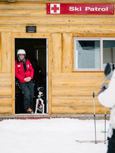 In order to keep well rested for emergencies, the dogs hang out in kennels most of the day at the patrol shacks.