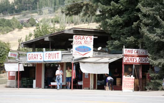 Although most of the established fruit stands accept credit cards, make sure to bring some cash in small denominations for exact change. In this land where the Golden Rule still rules, many farmers still sell cash-only from self-serve coolers set in their front yards