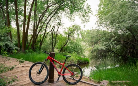 The off-road sections of the trail feature some serious climbs and descents and are best conquered with a mountain bike.