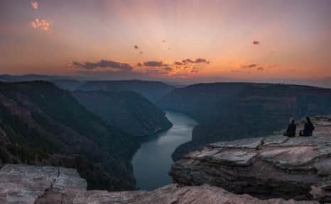 The view near the visitor center at the start of the Canyon Rim Trail.