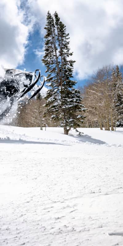 You can find both beginner-friendly and extreme trails for snowmobiling at Wasatch Mountain State Park.