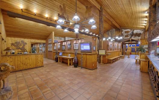 Red Cliffs Lodge dining room.