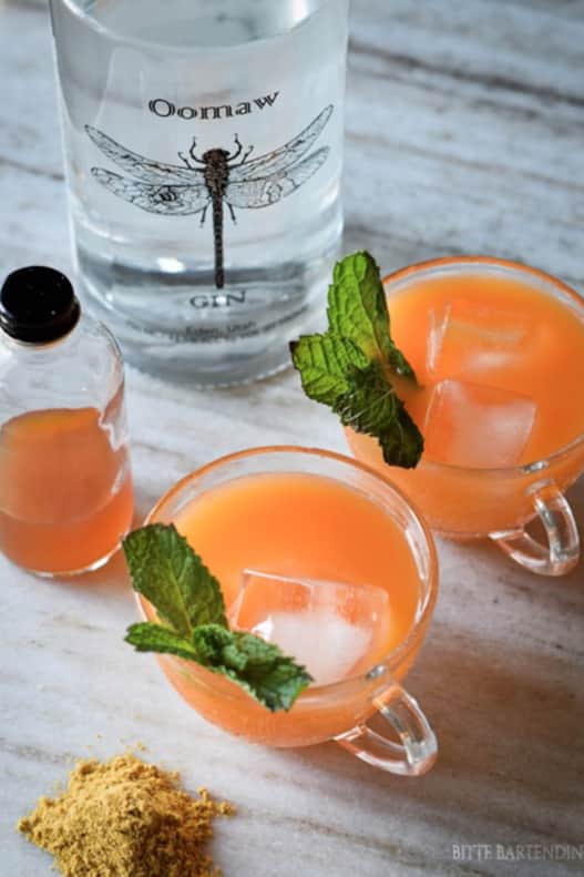 Two finished cocktails.