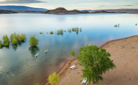 Quail Creek State Park offers adventurers the chance to appreciate Southern Utah’s dramatic landscapes from the water.