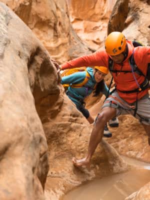 web2000_paththroughcanyons_robbersroost_andrew-burr__burr052219_247