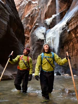 Zion-National-Park_Hiking_The-Narrows_Winter_Snow_Hage-Photo_2017