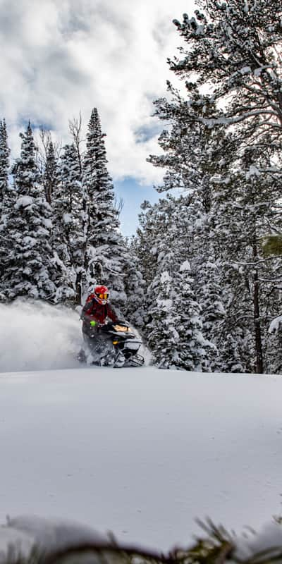 Snowmobiling-3_Logan-Canyon_Winter_Dash-Jay_2018